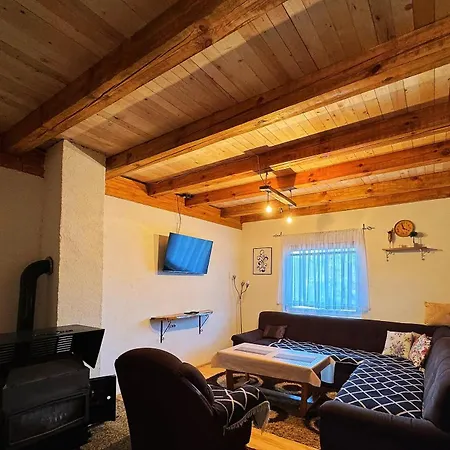 Woodenhouse Ede Vlasic *